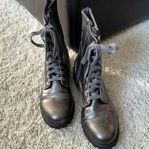 Arizona brand-Womens 11M pewter boots, with side zipper.